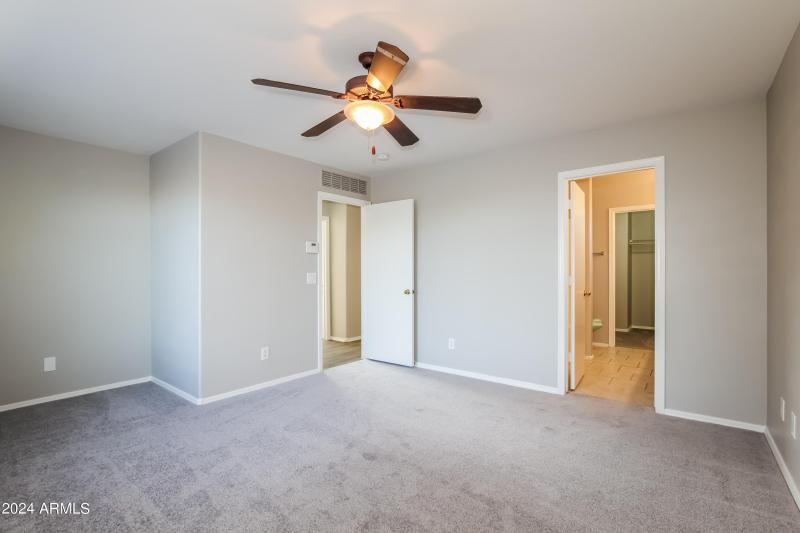 007-photo-master-bedroom-7664980