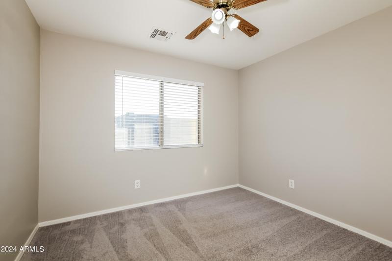 012-photo-bedroom-7664991