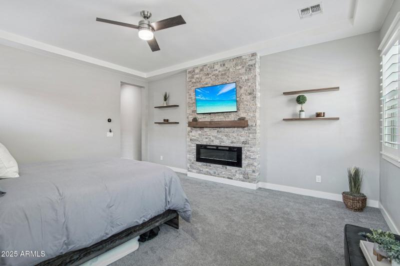 Owner's Suite w/fireplace