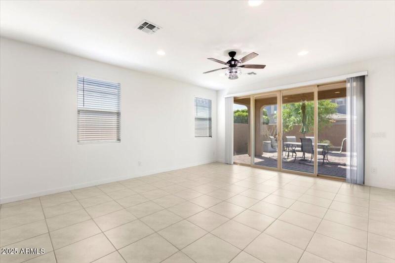 22521 E Twilight Dr great rm