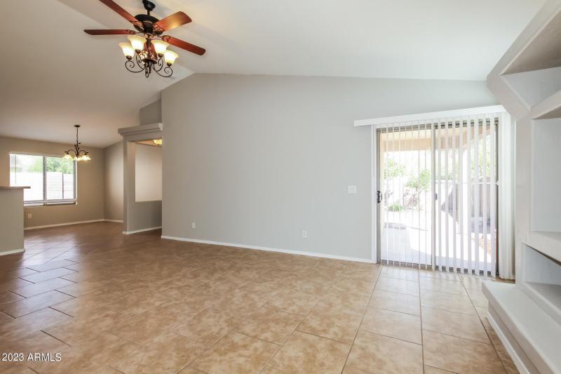 004-photo-dining-room-7546582