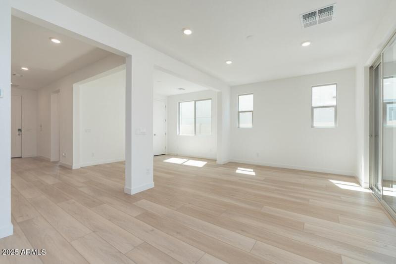 Tri Pointe Waterston Central 296 - Dinin