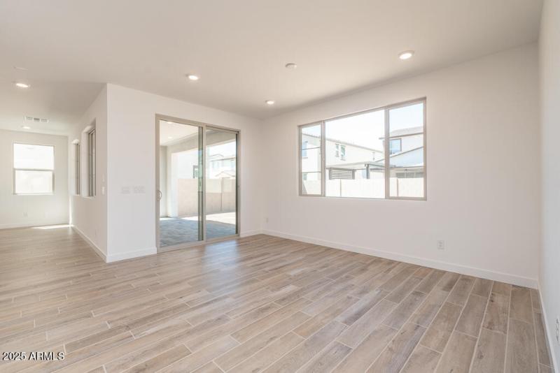 Tri Pointe Waterston Central 297 - Dinin