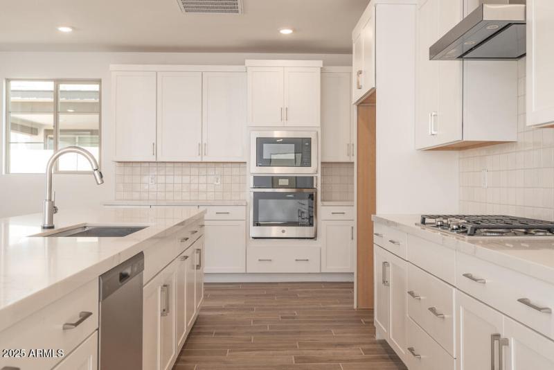 Tri Pointe Waterston Central 297 - Kitch