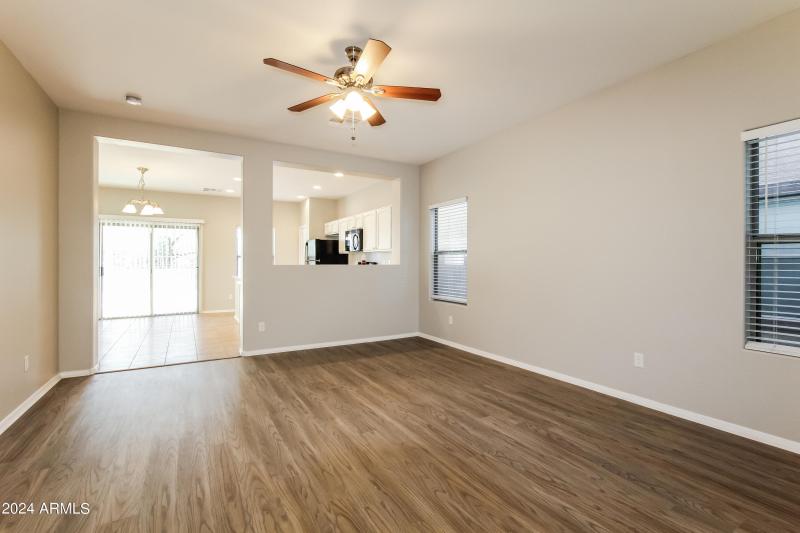 004-photo-living-room-7827816