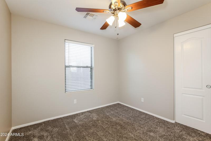 011-photo-bedroom-7827809