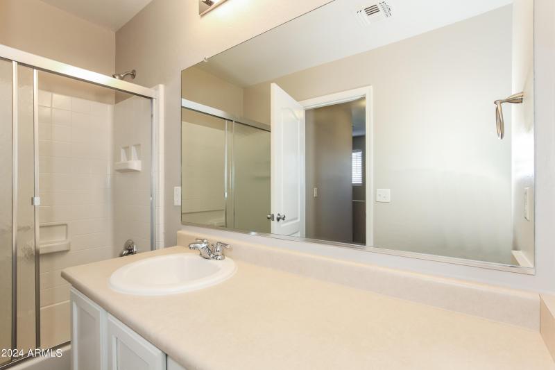 013-photo-bathroom-7827810