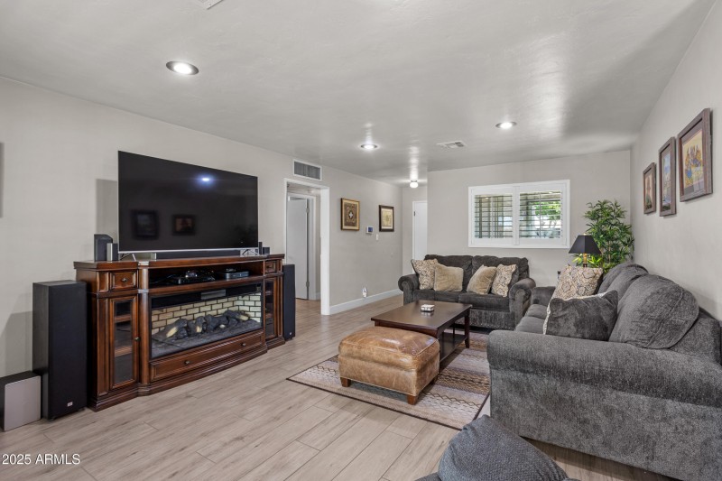 11_2301 n 38th st-15