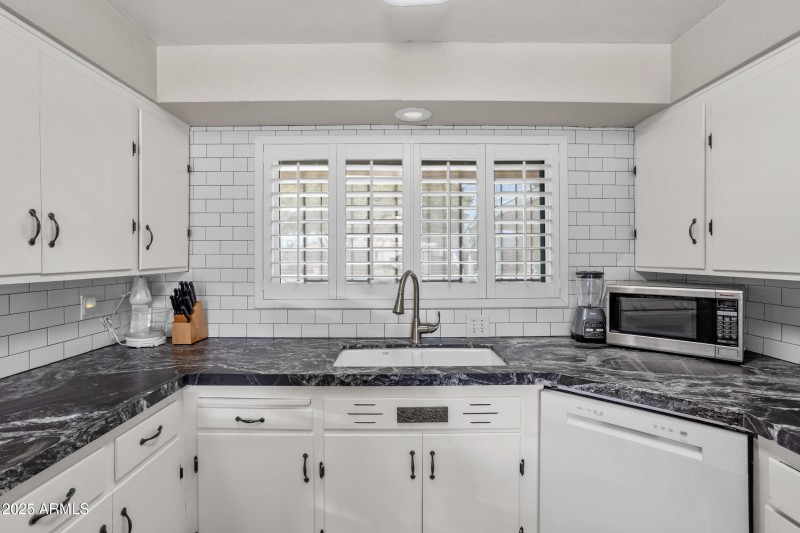 27_2301 n 38th st-20