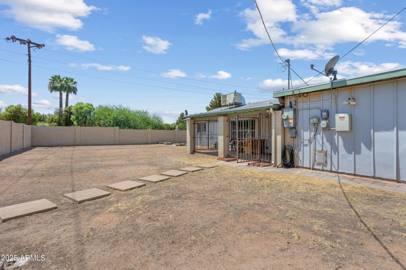 37_2301 n 38th st-30