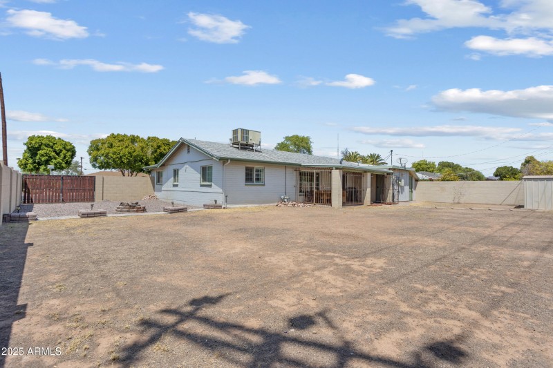 38_2301 n 38th st-31