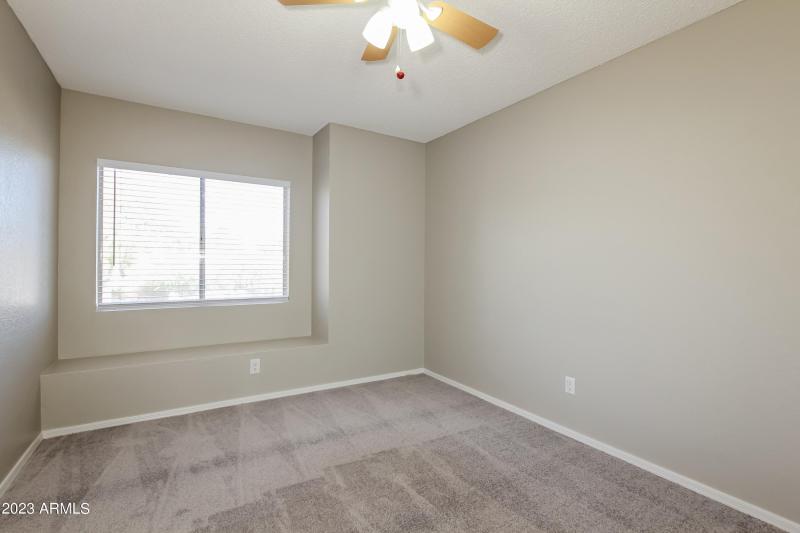 012-photo-bedroom-7603362