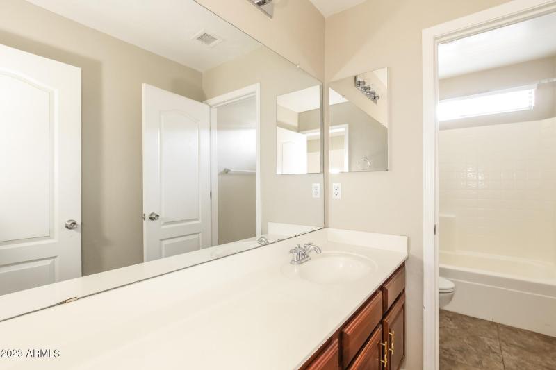 010-photo-master-bathroom-7612088