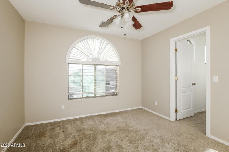 012-photo-bedroom-7612086