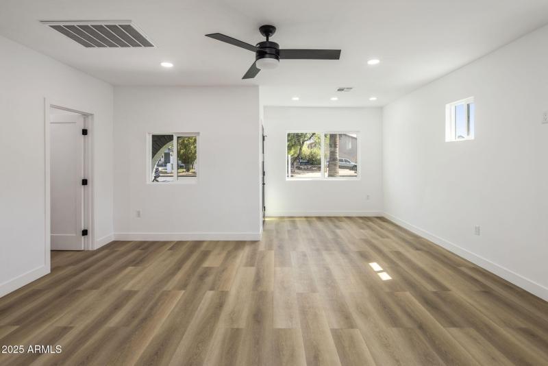 10-web-or-mls-D46A2178