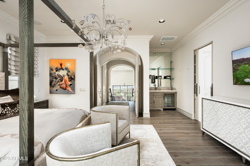 Luxurious Bedroom 4 Details