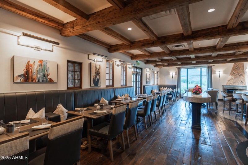 5. Silverleaf Club Spike Bar