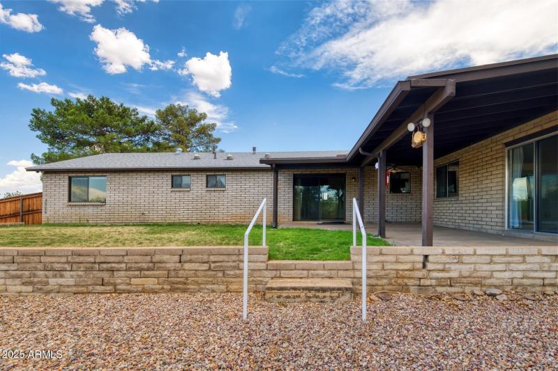 072053-2011 East Foothills Drive