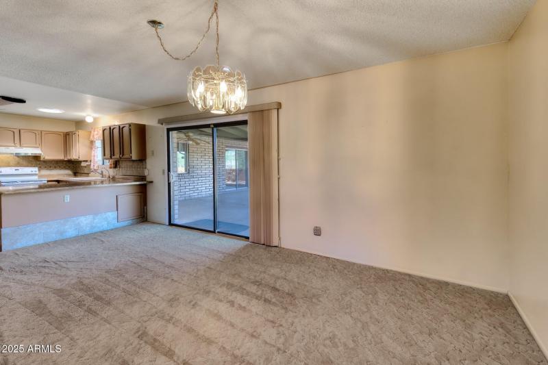 082058-2011 East Foothills Drive