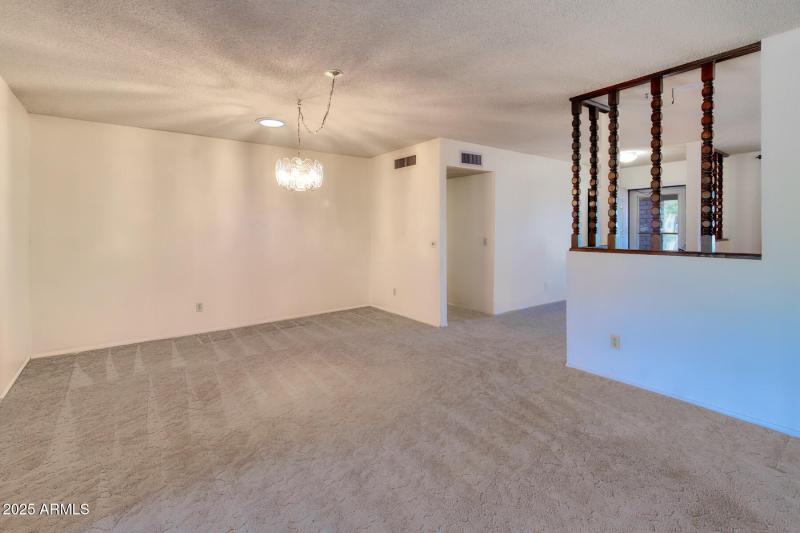 082073-2011 East Foothills Drive