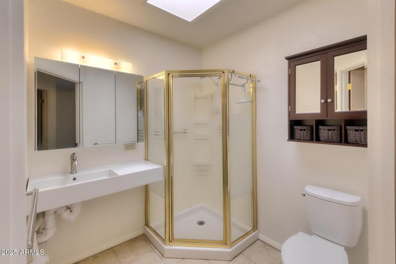 082238-2011 East Foothills Drive