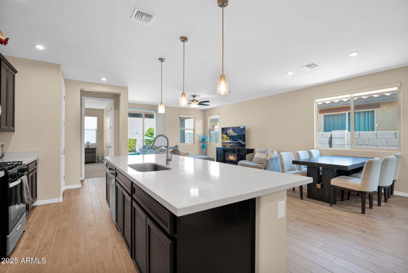 21-web-or-mls-P1279943