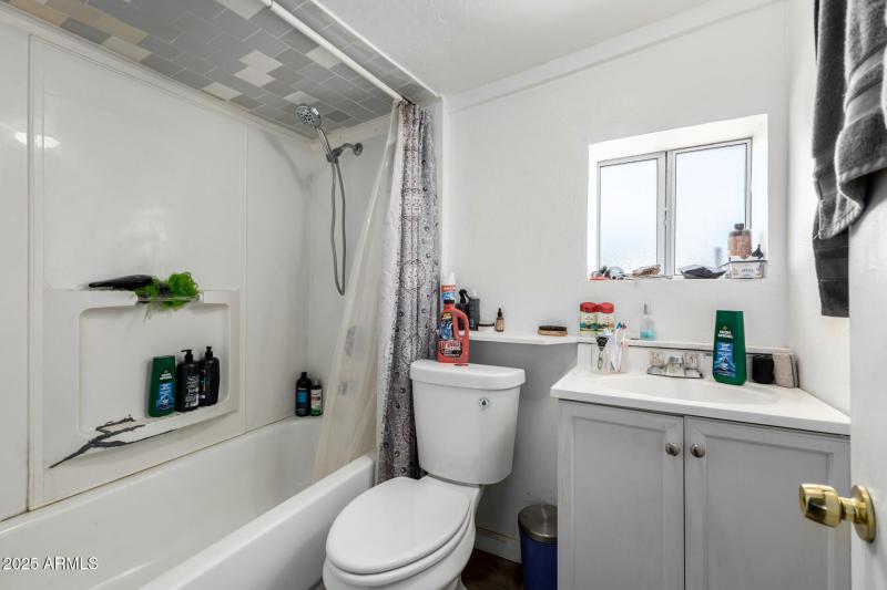 Guest House bathroom