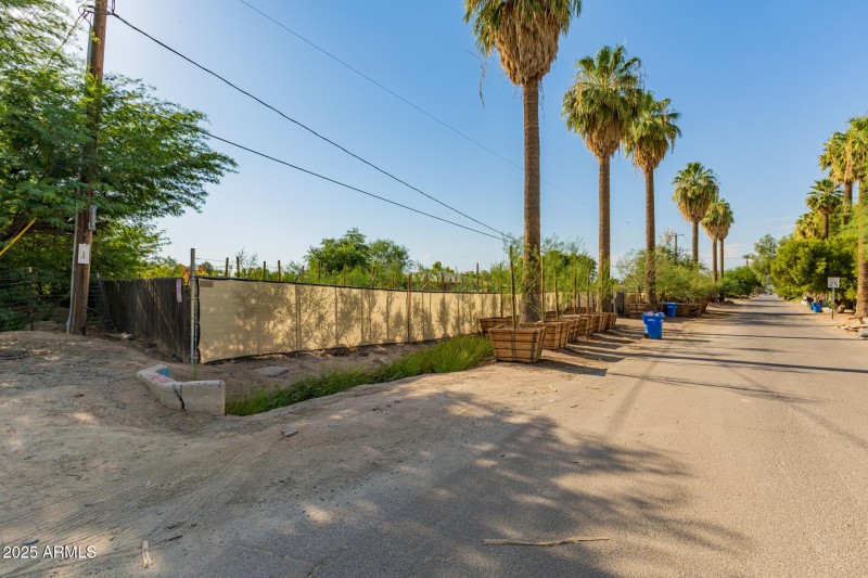 Corner of 28th St & Vineyard Rd