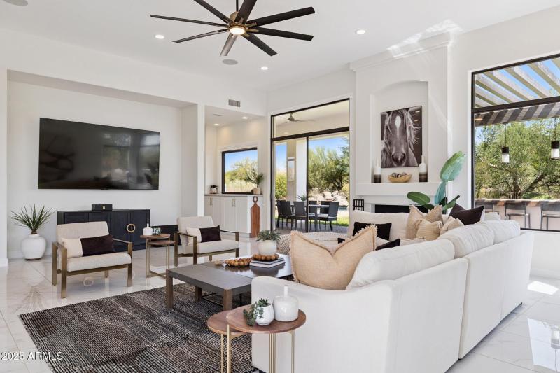 12-web-or-mls-7832-e-parkview-ln