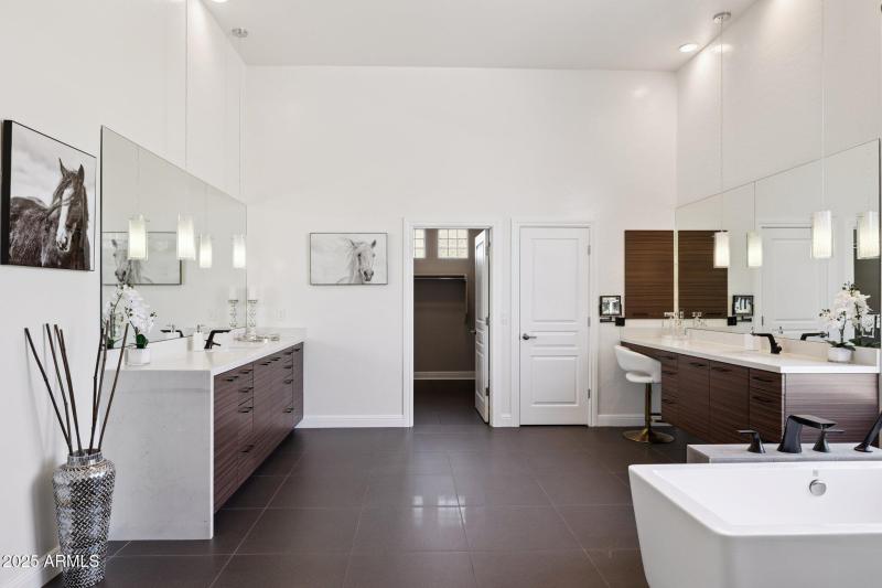 27-web-or-mls-7832-e-parkview-ln