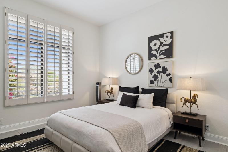 33-web-or-mls-7832-e-parkview-ln