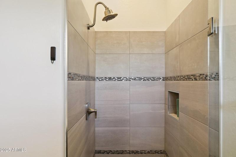 37-web-or-mls-7832-e-parkview-ln