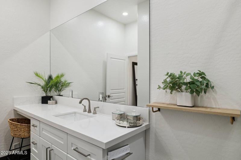 44-web-or-mls-7832-e-parkview-ln