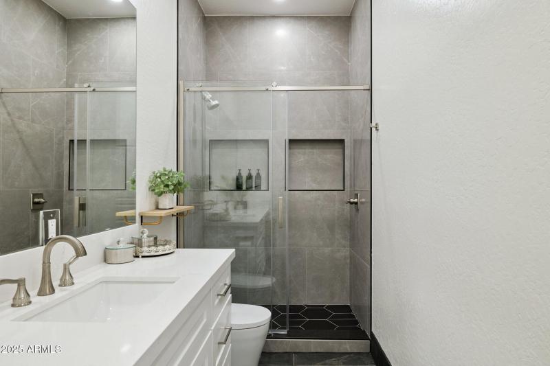 45-web-or-mls-7832-e-parkview-ln