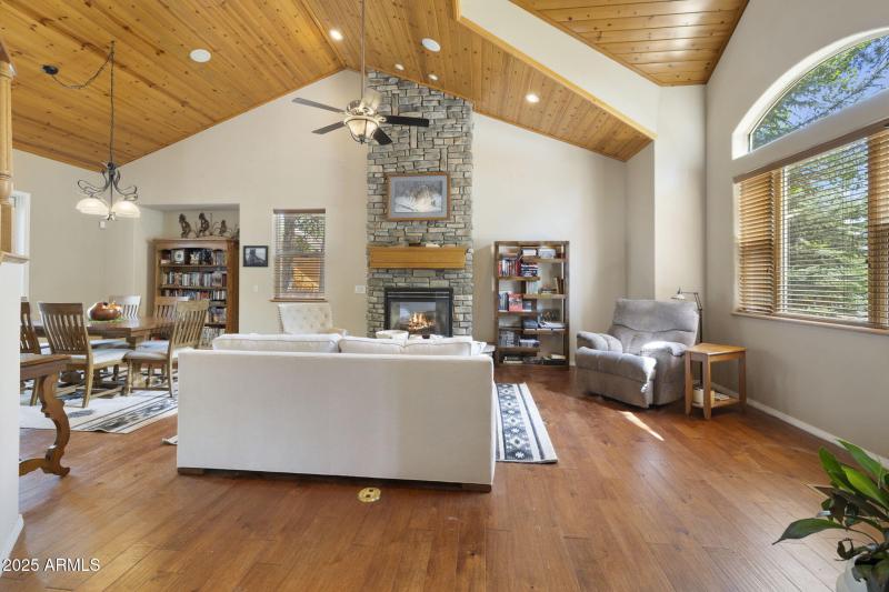 10-web-or-mls-FA9A6104