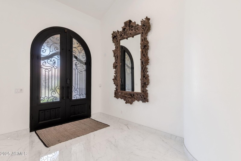 7-web-or-mls-4537-e-blue-sky-dr