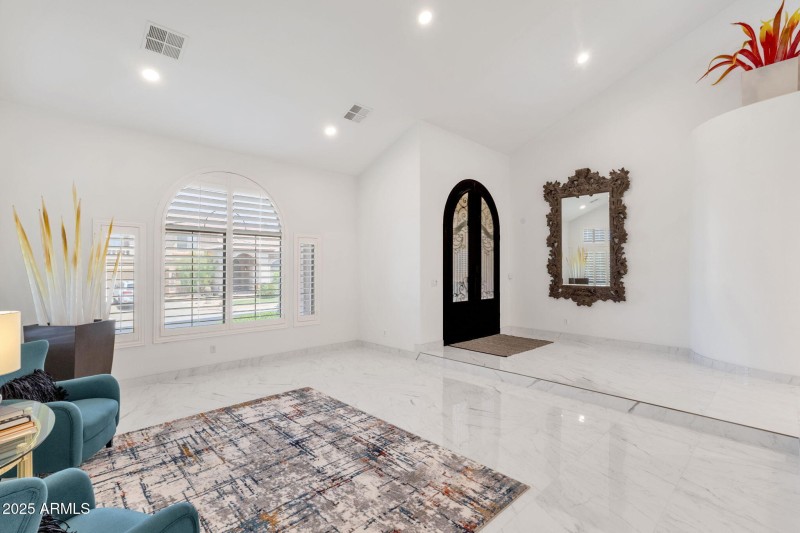 9-web-or-mls-4537-e-blue-sky-dr