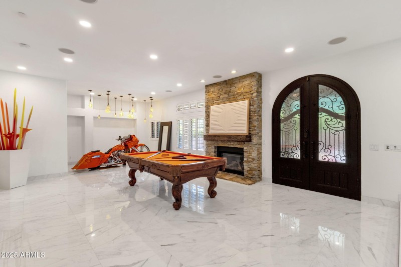 24-web-or-mls-4537-e-blue-sky-dr