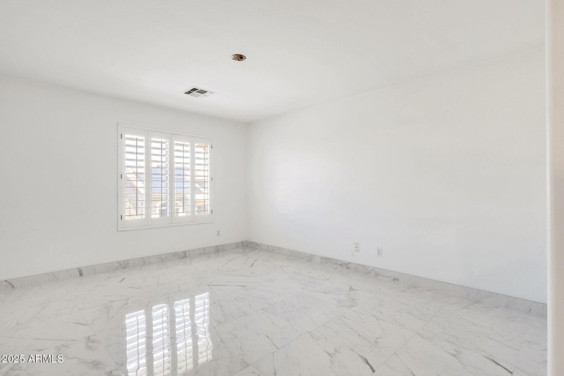 39-web-or-mls-4537-e-blue-sky-dr