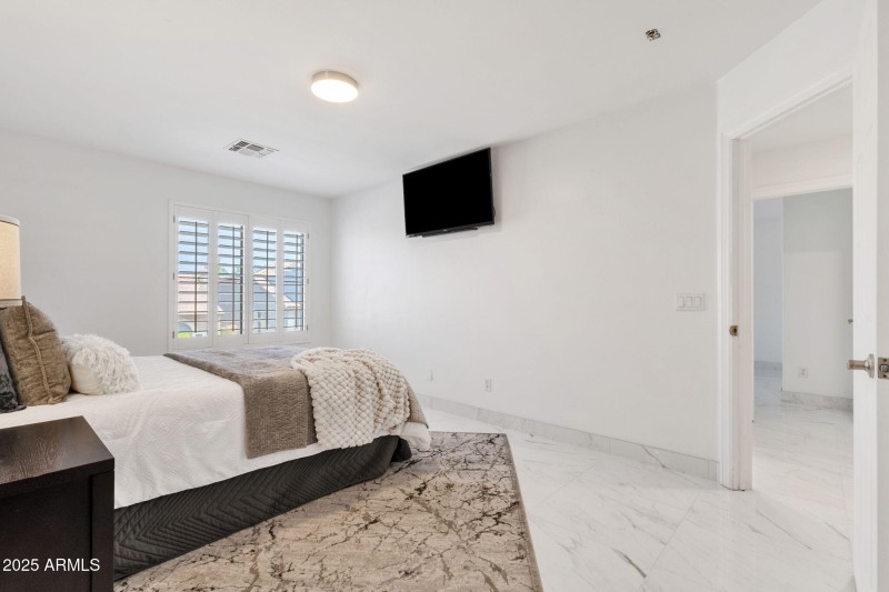 42-web-or-mls-4537-e-blue-sky-dr