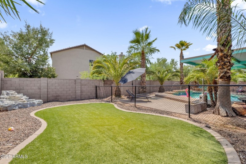 60-web-or-mls-4537-e-blue-sky-dr
