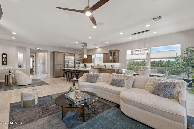 829 E Snowy Farm Dr.