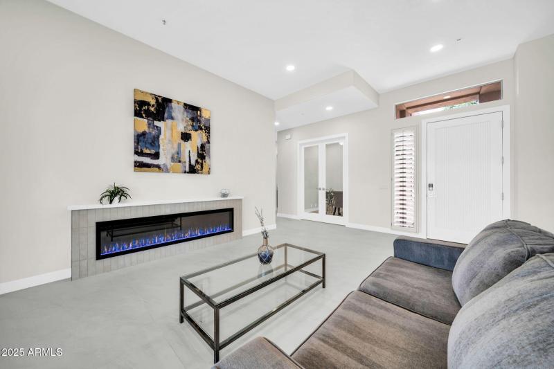 7052 E Eagle Feather Rd-3