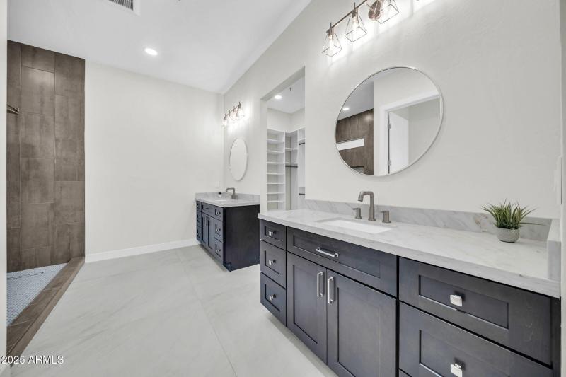 7052 E Eagle Feather Rd-17