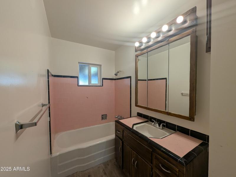 PXL_20250812_000218022