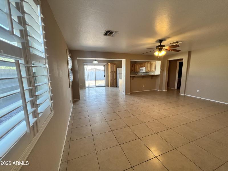 20250329_001522066_iOS