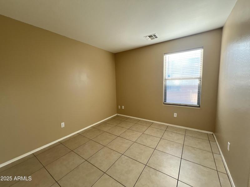 20250329_002119053_iOS