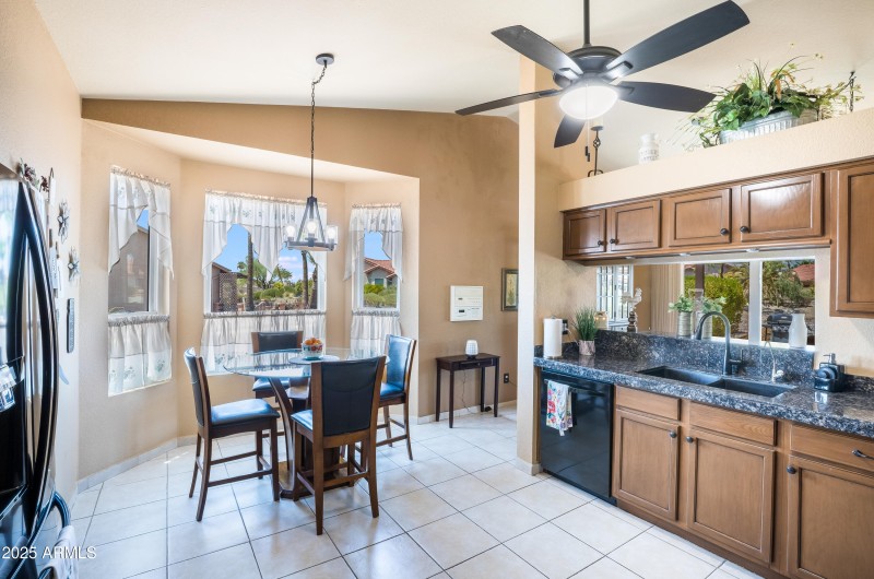 1542 E Palm Beach Dr-17