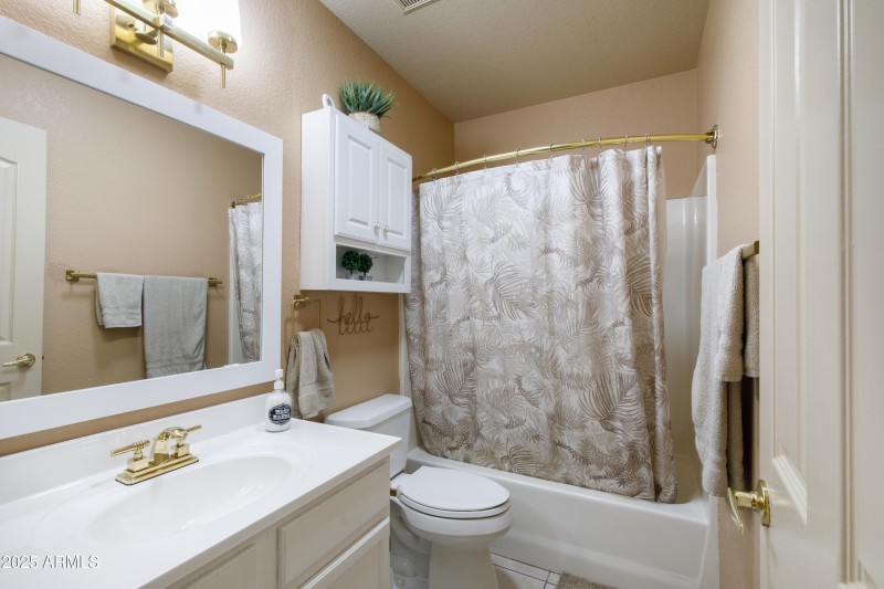 1542 E Palm Beach Dr-19