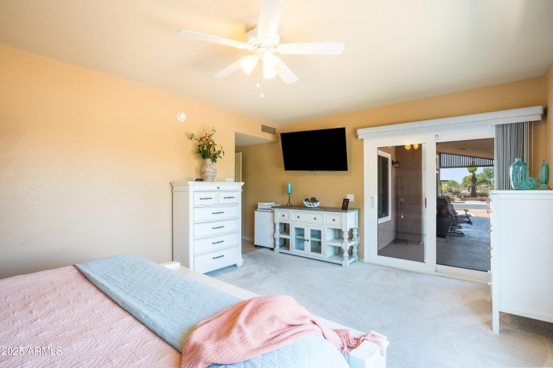 1542 E Palm Beach Dr-24